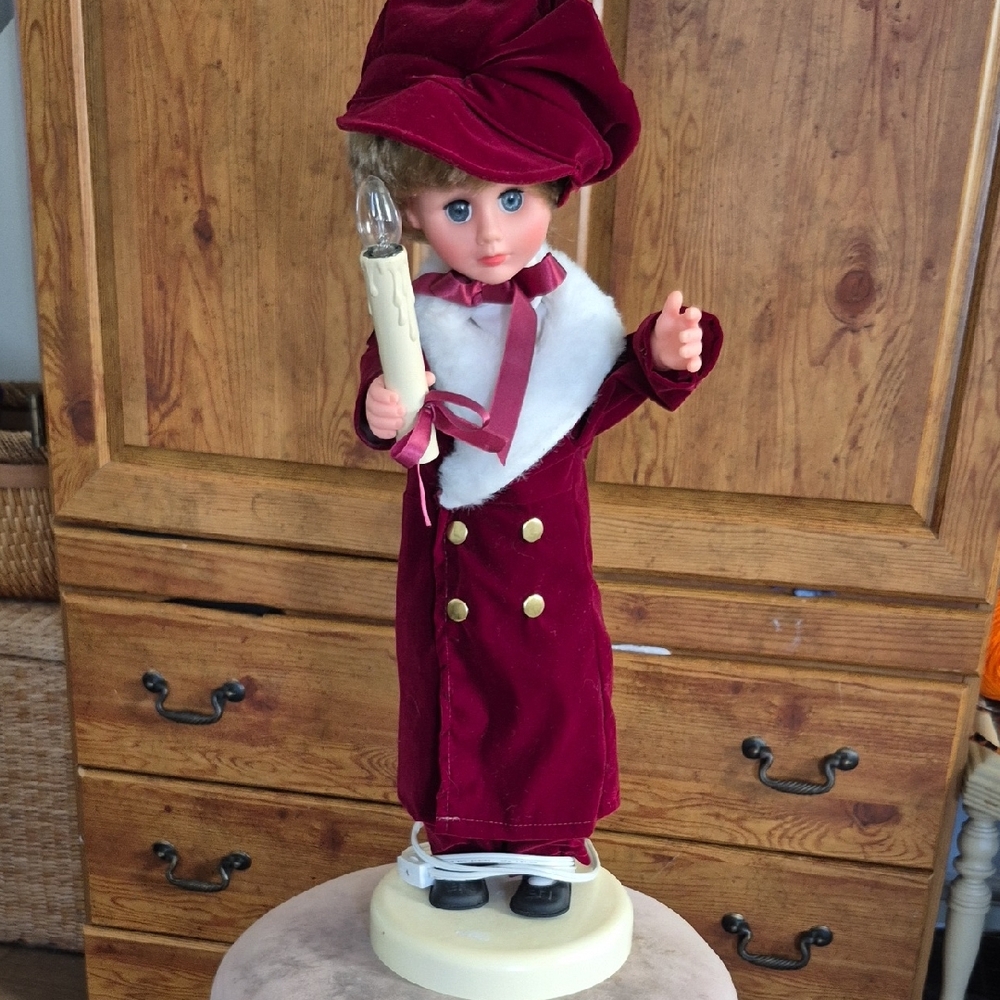 Vintage Rennoc Animated Caroler Doll Motion Light